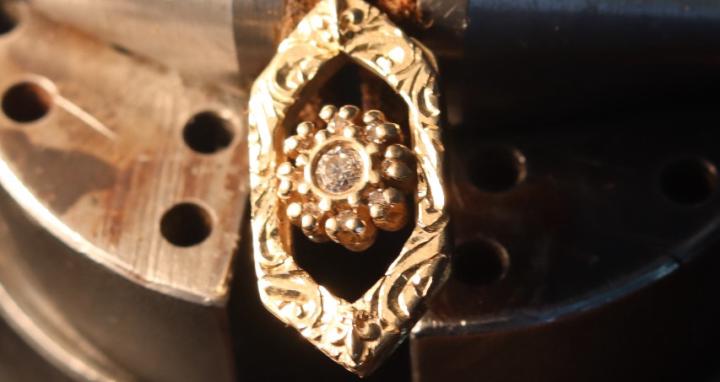 hand engraved jewellery