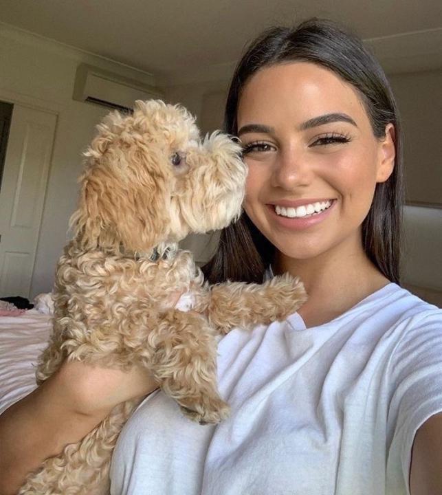 Olivia Arial