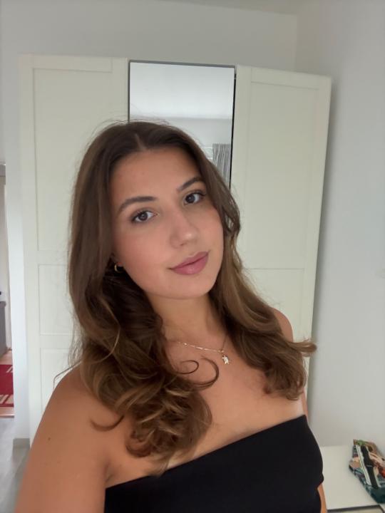 Julia Aziz