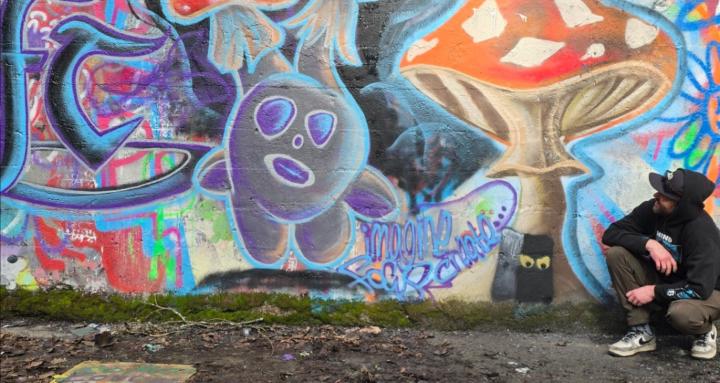 24/GRAFFITI