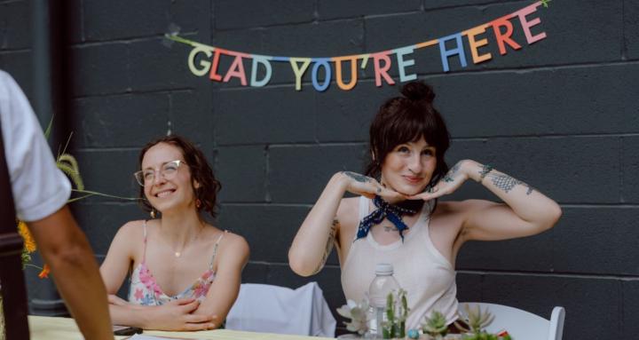 in good co: date differently