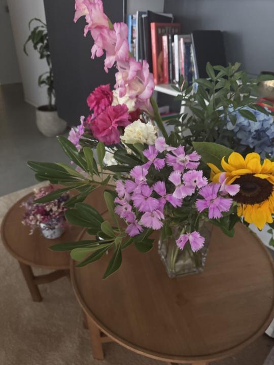 Las flores me las compro yo!