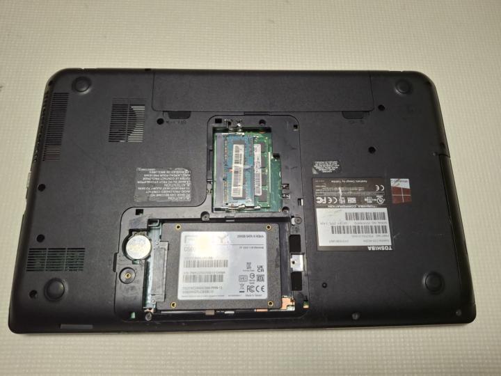 💣 Me regalaron esta laptop… ¿la arreglas, la tiras o la vendes?