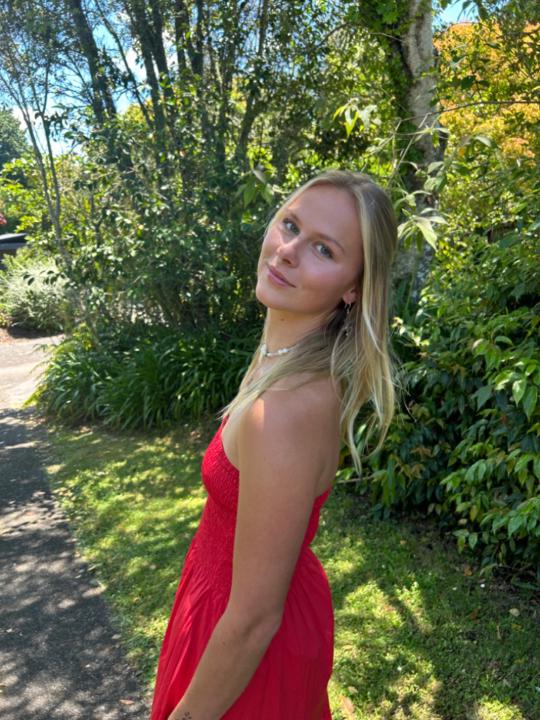 Holly Luxton
