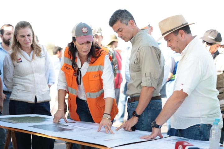 Präsident Peña kündigte an, dass Paraguay den Bau einer neuen Brücke übernehmen wird, die die Ruta Bioceánica mit argentinischem Gebiet verbindet.