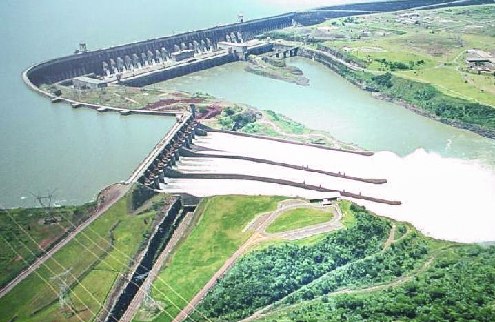 Paraguay deckt 99,7 % seines Energiebedarfs aus Wasserkraft.