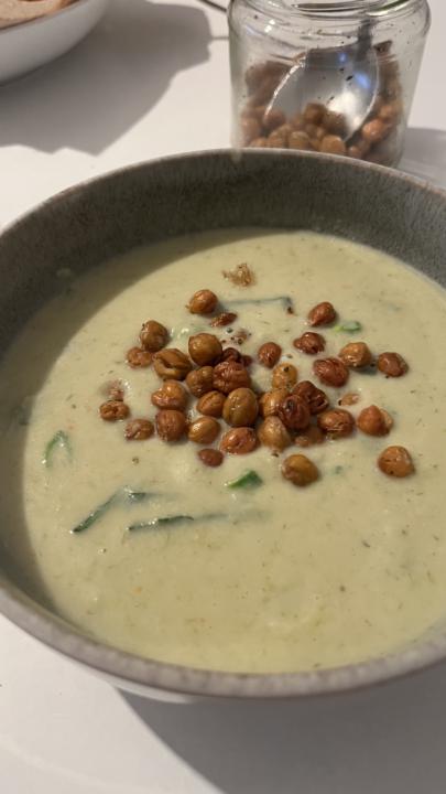 🥣 Cremige "Käse"-Lauch-Suppe mit weißen Bohnen 🌱