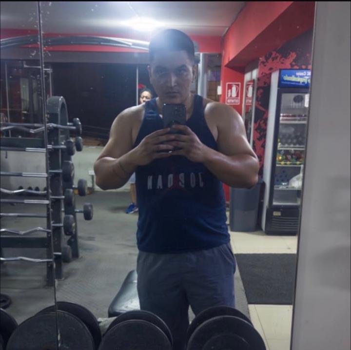 Leoner Flores
