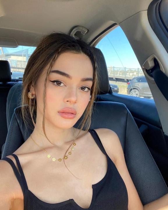 Eleanor J Riley