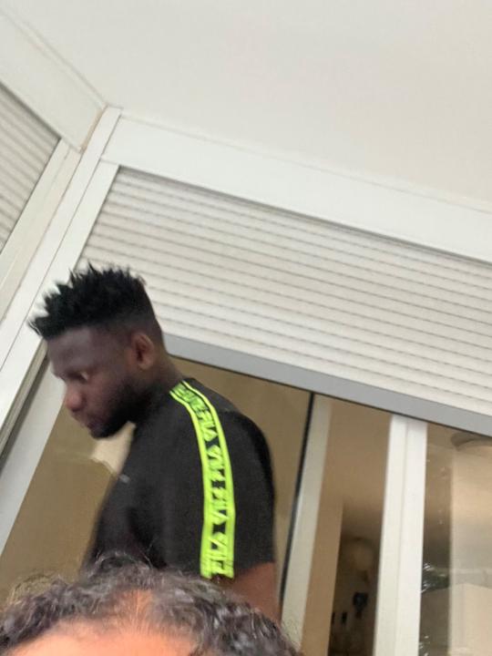 Elli Dans les bails noirs