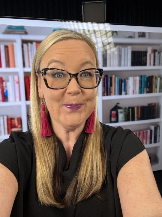 Wait… back at LinkedIn Learning with a different outfit?? 