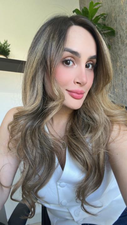 Alejandra Flores