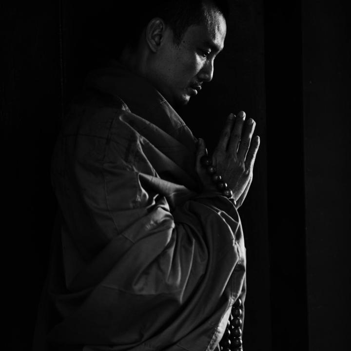 🙏 De Betekenis van de Prayer Position in Qigong