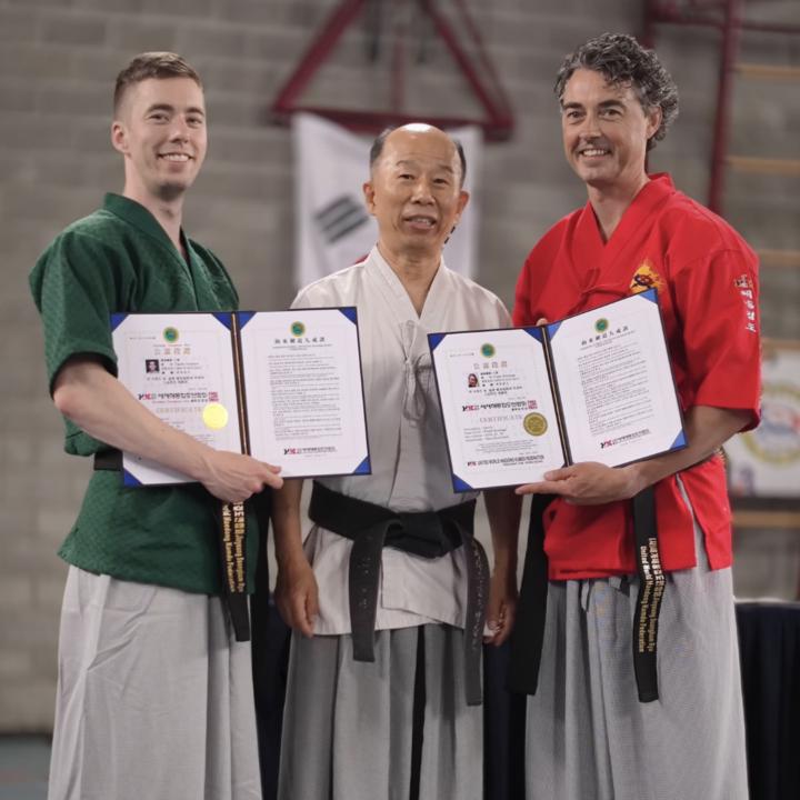🥋 Ik ben geslaagd voor mijn 4e Dan Black Belt! 🥳