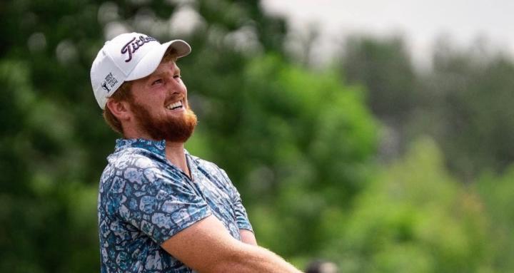 HOPPER DROPS BOMBS GOLF SKOOL