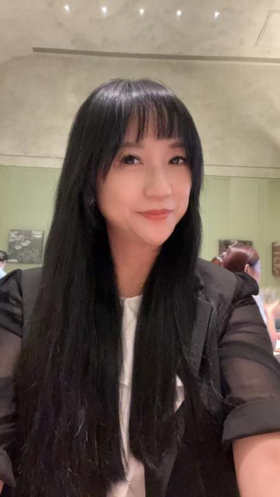 素梅 王