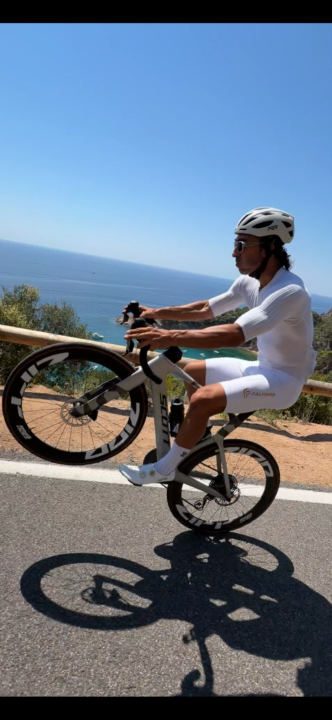 Fullpower pure cycling ride 
