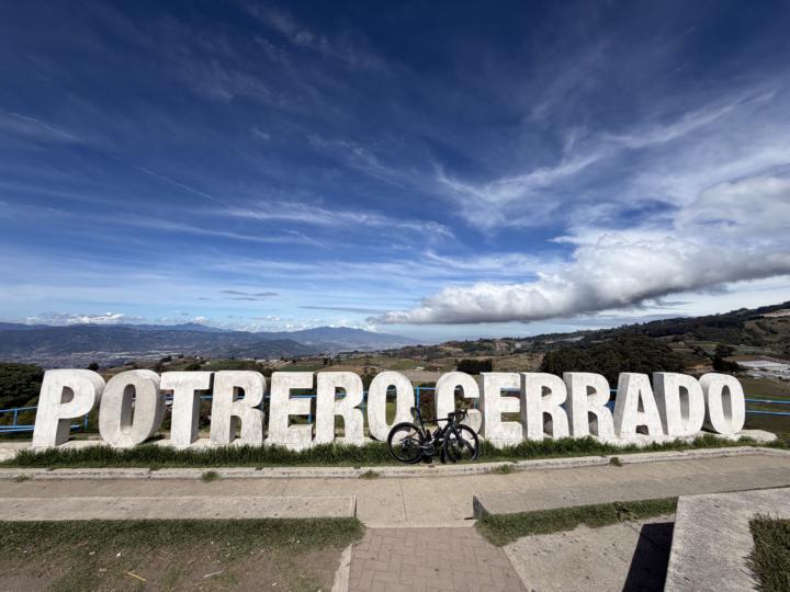 Rodando al mirador Potrero Cerrado 
