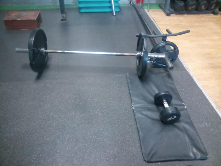 Entreno de fuerza en gimnasio