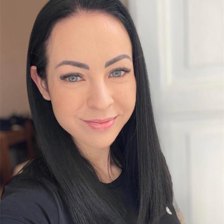 Eszter Szikra