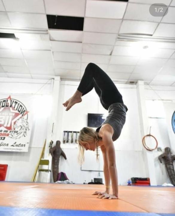 Juliana Lenchours Pezzano