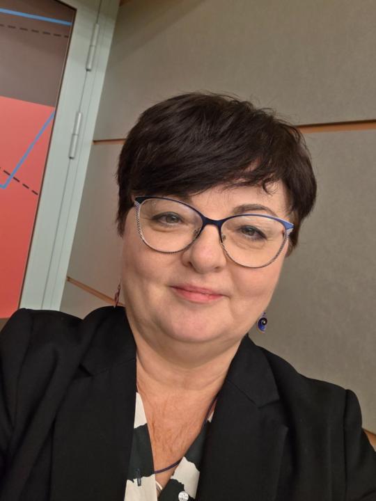 Tünde Könyves Tóth