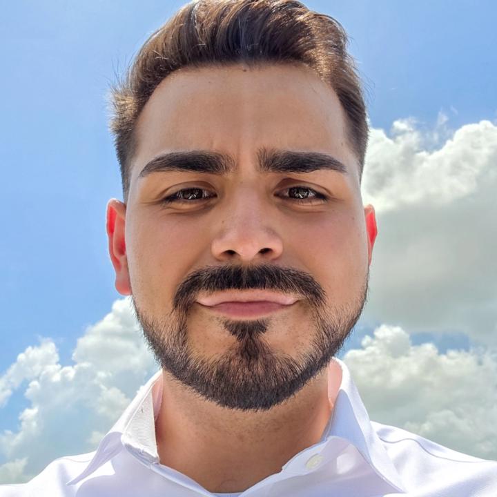 Avian Molina