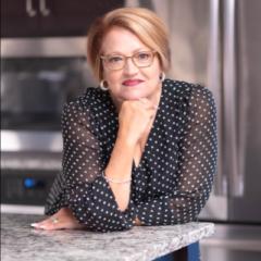 Lynn Wallace