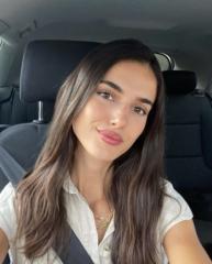 Isabelle White