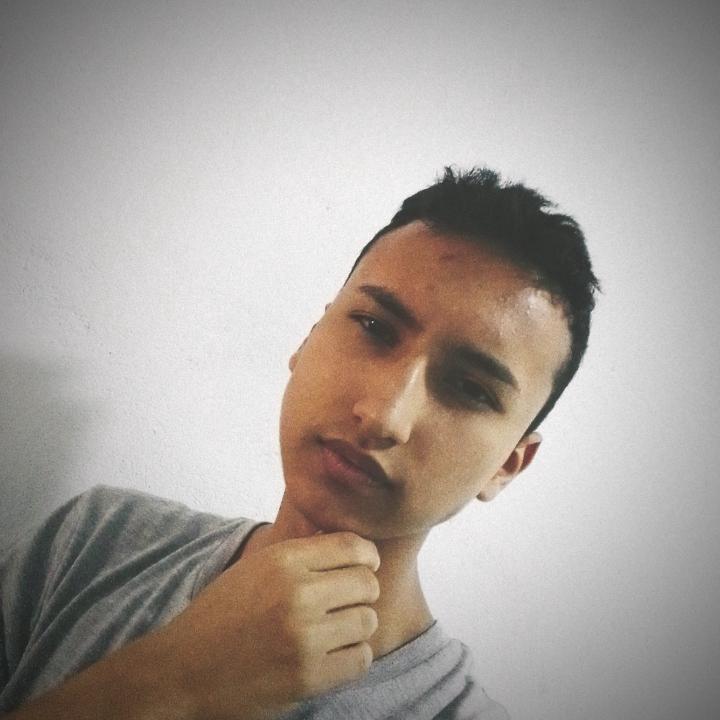 Kevin L Claros