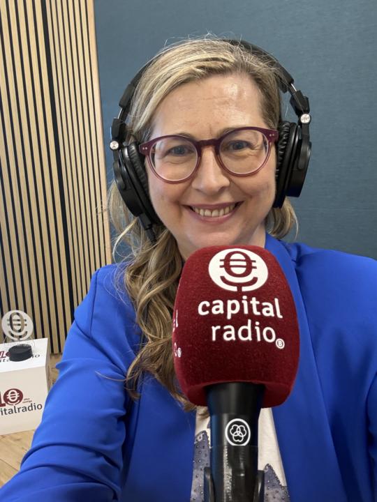 Entrevista en Humanos en la Oficina de Capital Radio