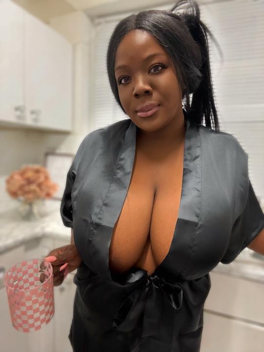 Busty Bunny