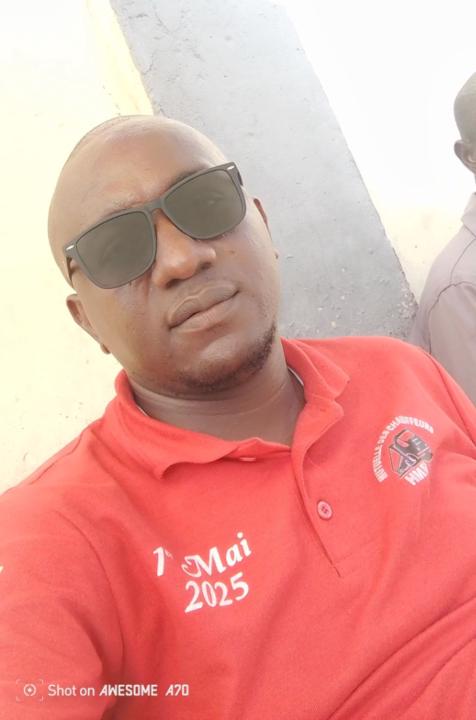 Père Eteve Miakatsindila.