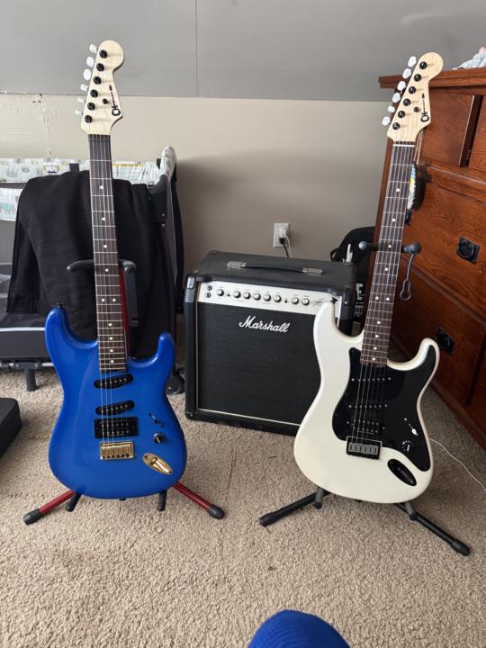 Initial tests on blue Charvel