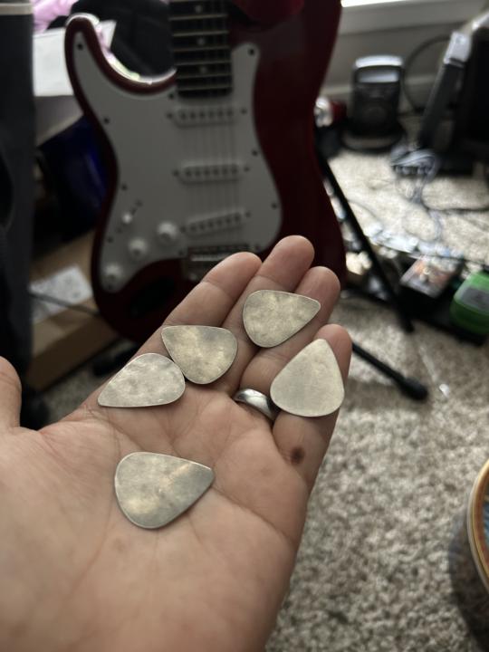 Metal picks 