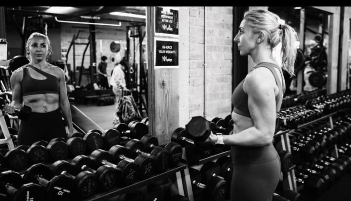 Welcome! Let’s talk today about how Overcoming Gym Anxiety with NLP Techniques 🎉