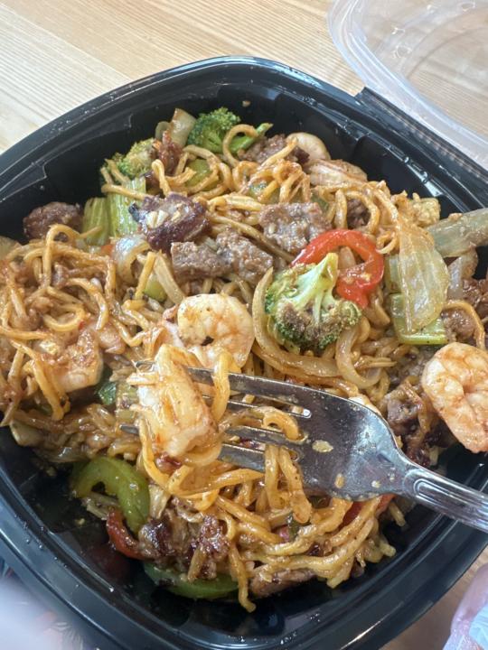 Hy-Vee Hibachi hits every time 🥘 🔥 