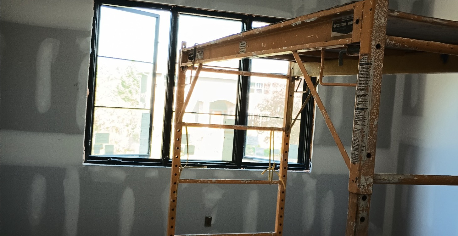 Taping high stuff with stilts or scaffolding