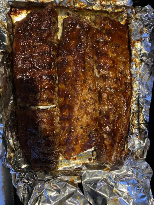 Ribs with Bâton Rouge–Style Sauce 🍖🔥