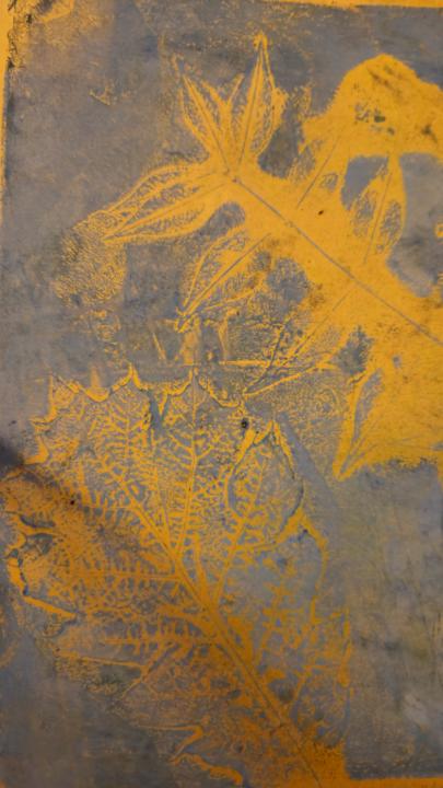 Geli printing with leaves. 