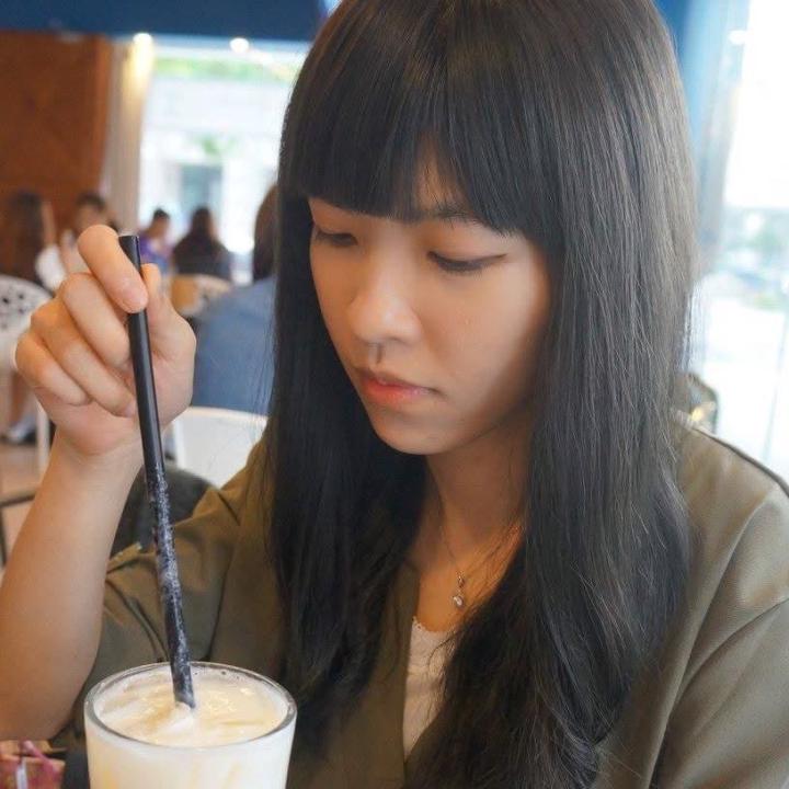 何 欣芳