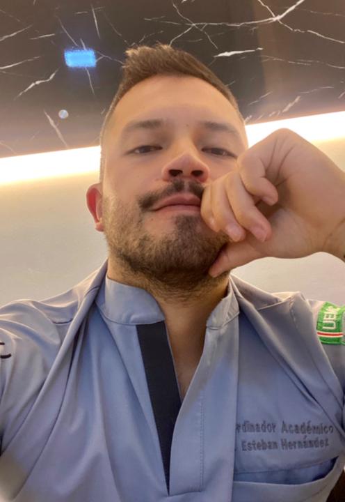 Dr. Esteban Hernández