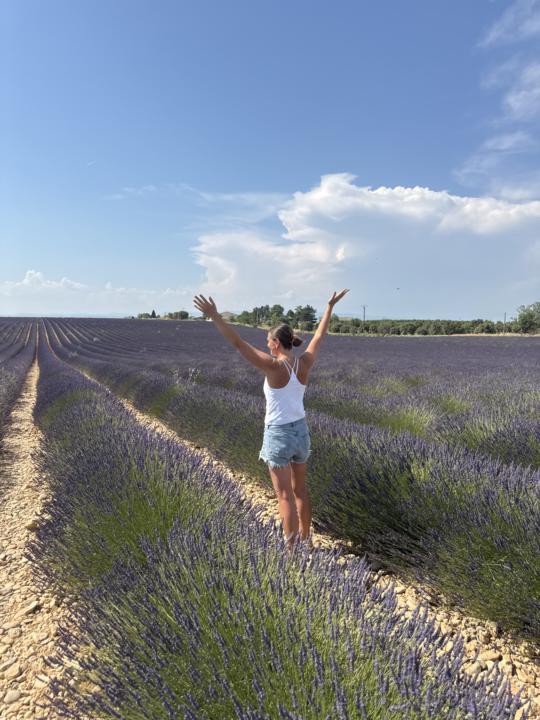 Dein nächster Schritt in deine eigene Frequenz von Erfolg 🤍 Your next step into your own frequency of success