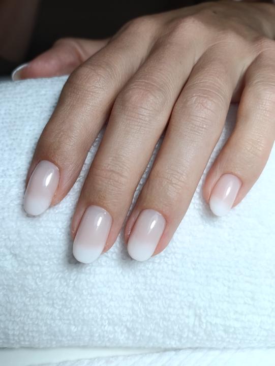 Extensión con Poligel y nivelación con Gel 