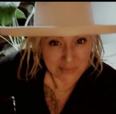 Sloane Therese Holtz