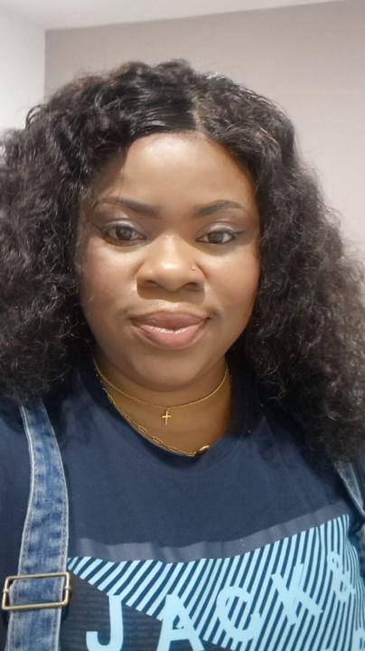 Esther Oni