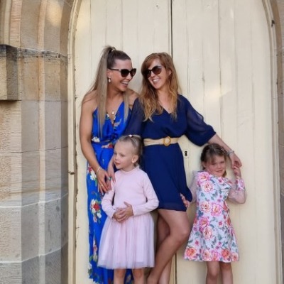 Nicole and Amy Hart