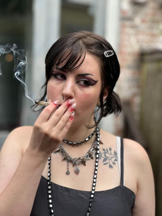Ella V