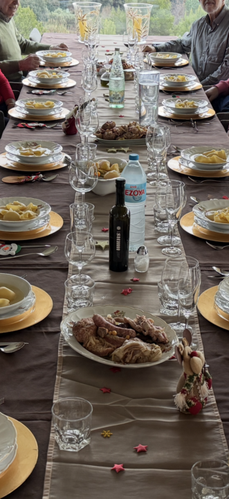 Comida de Navidad con lubina y mayonesa verde 
