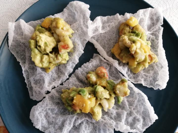 Obleas de papel de arroz y tacos con gambones